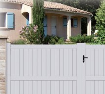 Portail pivotant brise vue panneau plein avec traverse en aluminium
